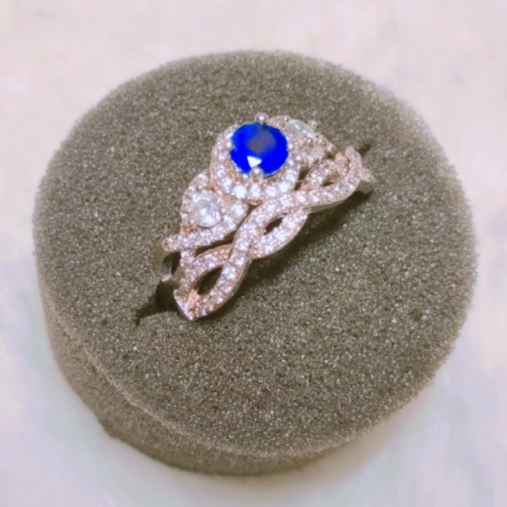 Elegant Silver And Blue Sapphire Women's Ring Set